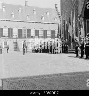 At the opening of a NATO conference, the honorary guard will be formed by the Marines Korps on the Binnenhof in The Hague.