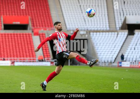 Sunderland, UK. 10th Apr, 2021. Jordan Jones #27 of Sunderland with the ball in Sunderland, UK on 4/10/2021. (Photo by Iam Burn/News Images/Sipa USA) Credit: Sipa USA/Alamy Live News Stock Photo