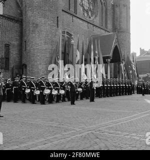 At the opening of a NATO conference, the honorary guard will be formed by the Marines Korps on the Binnenhof in The Hague. The Marine Chapel of the Royal Netherlands Marine (Markap) is also present.