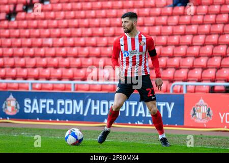 Sunderland, UK. 10th Apr, 2021. Jordan Jones #27 of Sunderland with the ball in Sunderland, UK on 4/10/2021. (Photo by Iam Burn/News Images/Sipa USA) Credit: Sipa USA/Alamy Live News Stock Photo