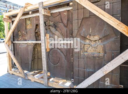 Samara, Russia - May 13, 2017: Sculptural composition of Russian singer, songwriter, poet and actor Vladimir Vysotsky by Sculptor Mikhail Shemyakin Stock Photo