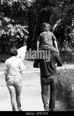 JOHANNESBURG, SOUTH AFRICA - Mar 13, 2021: Johannesburg, South Africa - May 09 2015: Young Families at a park picnic Stock Photo