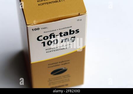 Plaats Dezelfde Makkelijk te lezen Cofi-tabs 100 mg caffeine tablets. Medication used to stay awake and by  more energetic substitute for coffee, energy drinks and soda. Closeup image  Stock Photo - Alamy