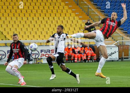 PARMA, ITALY - APRIL 10: Hernani JR of Parma Calcio and Zlatan Ibrahimovic of AC Milan during the Serie A match between Parma Calcio and AC Milan at S Stock Photo