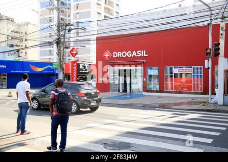 Facade of Drogasil Drugstore Editorial Image - Image of branch