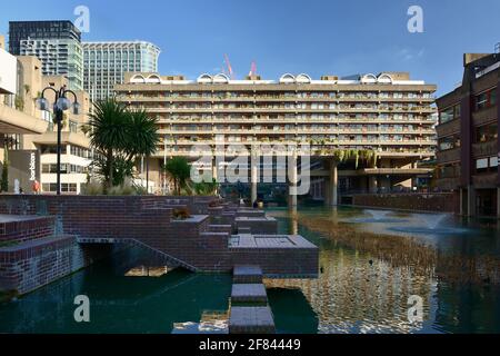 The Barbican Centre, Lakeside terrace fountains with one of the residential blocks of Barbican Estate in the background, City of London, UK Stock Photo