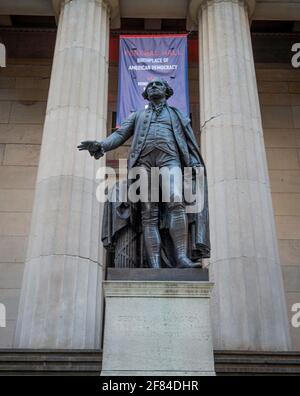 George-Washington-Denkmal vor der Federal Hall in der Wall Street, Financial District, Manhattan, New York City, New York State, USA Stock Photo