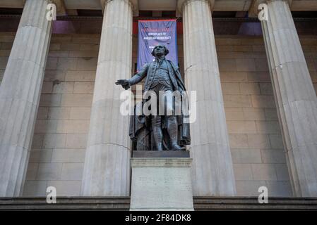 George-Washington-Denkmal vor der Federal Hall in der Wall Street, Financial District, Manhattan, New York City, New York State, USA Stock Photo