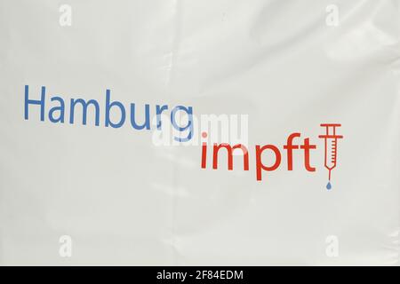 Detail, lettering Hamburg impft, Corona-Impfzentrum Hamburg in the exhibition halls, Hamburg, Germany Stock Photo