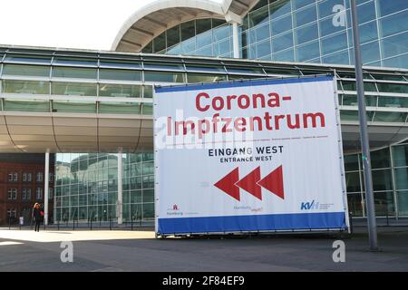 Corona-Impfzentrum Hamburg in the exhibition halls, Hamburg, Germany Stock Photo