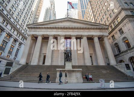 Federal Hall mit George-Washington-Denkmal in der Wall Street, Financial District, Manhattan, New York City, New York State, USA Stock Photo