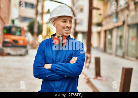 Young caucasian worker smiling happy wearing uniform at the city. Stock Photo