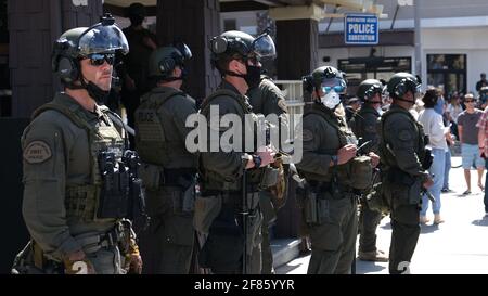 Huntington Beach, CA, USA. 11th Apr, 2021. SWAT officers from the Huntington Beach police watch over a police stubstation as a crowd protests against a 'White Lives Matter' rally that was slated to take place in Huntington Beach pier on Sunday. Credit: Young G. Kim/Alamy Live News Stock Photo