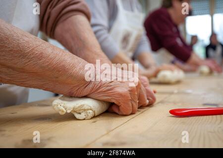 Abruzzo folklore. Processing of dough loaves that will be transformed into Panicelle in honor of San Biagio. Taranta Peligna, Abruzzo Stock Photo