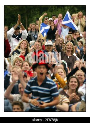 Support for Andrew Murray on Murray Mount (Henman Hill) Murray was playing against David Nalbandian.pic David Sandison 25/6/2005 Stock Photo