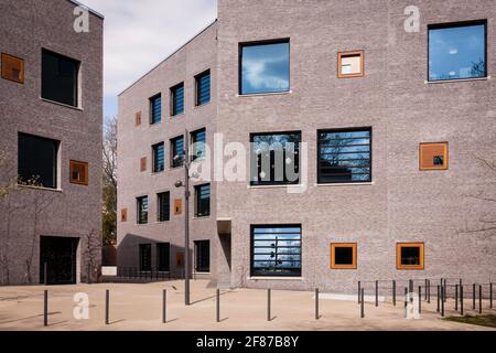 building of the school campus Bildungslandschaft Altstadt Nord (BAN) near the Klingelpuetz park, architect Gernot Schulz, Cologne, Germany  Gebaeude d Stock Photo