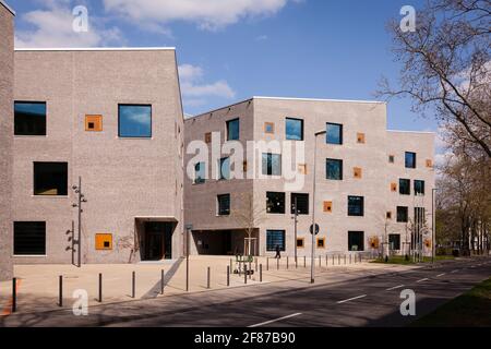 building of the school campus Bildungslandschaft Altstadt Nord (BAN) near the Klingelpuetz park, architect Gernot Schulz, Cologne, Germany  Gebaeude d Stock Photo