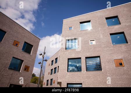 building of the school campus Bildungslandschaft Altstadt Nord (BAN) near the Klingelpuetz park, architect Gernot Schulz, Cologne, Germany  Gebaeude d Stock Photo