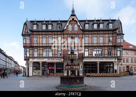 Wernigerode, Germany. 05th Apr, 2021. The richly decorated neo-Gothic benefactor fountain stands on Wernigerode's market square, with historic half-timbered houses behind it. Credit: Stephan Schulz/dpa-Zentralbild/ZB/dpa/Ģ����ý Live News Stock Photo