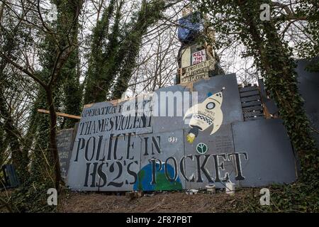 Wendover, UK. 9th April, 2021. A mural critical of Thames Valley PoliceÕs relationship with HS2 Ltd is pictured on the exterior of Wendover Active Resistance Camp. Tree felling work for the HS2 high-speed rail link project is now taking place at several locations between Great Missenden and Wendover in the Chilterns AONB, including directly opposite Wendover Active Resistance Camp. Credit: Mark Kerrison/Alamy Live News