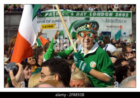 St. Patricks Day celebrations in Londons Trafalgar square on sunday 17/3/2002. pic David Sandison 17/3/2002 Stock Photo