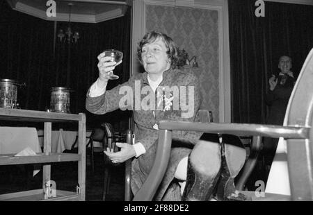 File photo dated 27/11/81 of Shirley Willaims putting her feet up and celebrating with a glass of champagne after her victory for the SDP-Liberal Alliance in the Crosby by-election. The former cabinet minister and Liberal Democrat peer, Baroness Williams of Crosby, has died aged 90, the Liberal Democrats have said. Issue date: Monday April 12, 2021. Stock Photo