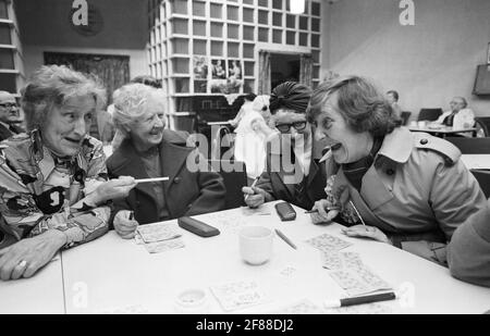 File photo dated 05/11/81 of Shirley Williams (r) in a lively discussion over the figures when she joined in a Bingo game at the Pensioners' Club in Crosby. The former cabinet minister and Liberal Democrat peer, Baroness Williams of Crosby, has died aged 90, the Liberal Democrats have said. Issue date: Monday April 12, 2021. Stock Photo