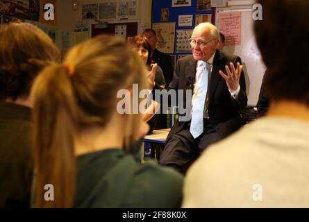 On Wednesday, Liberal Democrat Leader Menzies Campbell with Sarah Teather MP, met with students at Varndean Sixth Form College in Brighton to discuss ways to get more young people engaged in politics.   pic David Sandison 19/9/2007 Stock Photo
