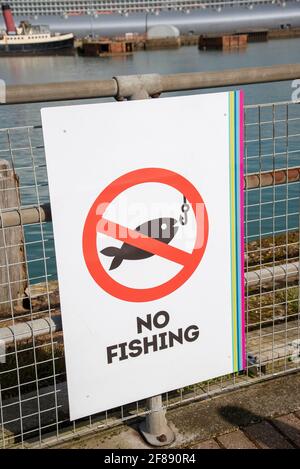 Southampton, England, UK. 2021.  No fishing sign on the waterfront at Town Quay, Southampton, UK Stock Photo