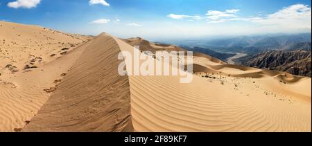 Cerro Blanco sand dune panoramic view, the highest dunes on the world, located near Nasca or Nazca town in Peru Stock Photo