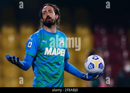 Sassuolo's Italian goalkeeper Andrea Consigli gesticulate during the Serie A football match between Benevento and US Sassuolo  at the Ciro Vigorito Stadium, Benevento, Italy, on 12 April  2021 Stock Photo