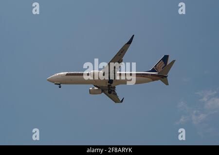 11.04.2021, Singapore, Republic of Singapore, Asia - A Singapore Airlines Boeing 737-800 passenger plane approaches Chang Airport for landing. Stock Photo