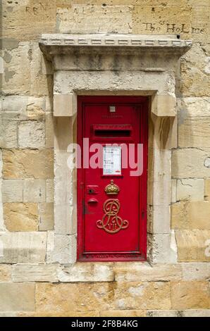 King Edward VII wall mounted Post Office letter box inside the grounds of Windsor Castle, Berkshire, UK Stock Photo