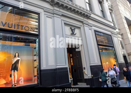 Sydney city centre and Louis Vuitton store with pedestrains crossing the  intersection at George and Market streets,Sydney,Australia Stock Photo -  Alamy