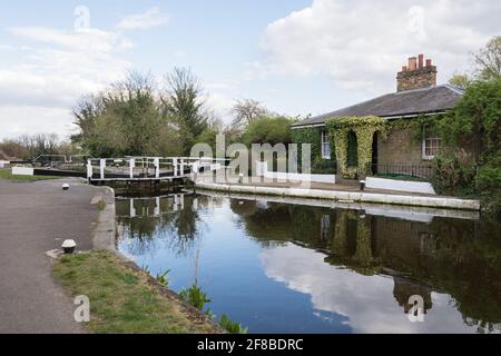 A lock keepers cottage on the Grand Union Canal near Hanwell in west London, U.K. Stock Photo