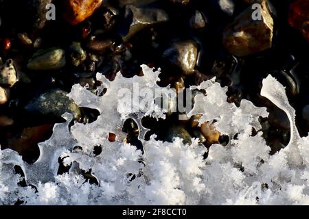 Nature’s creative elegance: Ice sculptures, ice flowers and hoar frost, combined with the clear waters and coloured rocks of the Yukon River. Stock Photo