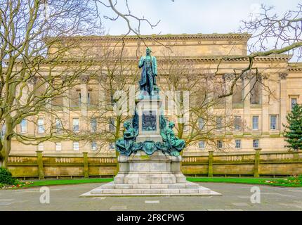 Statue of William Ewart Gladstone in the Garden of Saint George in Liverpool, England Stock Photo