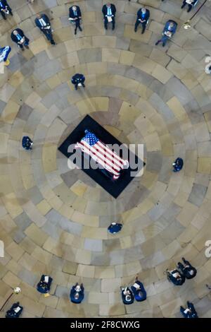 Washington, USA. 13th Apr, 2021. Capitol Police officer William “Billy” Evans lies in honor in the Rotunda of the US Capitol in Washington, DC on April 13, 2021. Photo by Mandel NGAN/Pool/Sipa USA Credit: Sipa USA/Alamy Live News Stock Photo