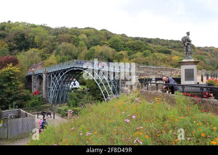 ENGLAND, WEST MIDLANDS, SHROPSHIRE, IRONBRIDGE, OCTOBER 14, 2015: Scene at the world's first cast iron bridge in Ironbridge Stock Photo