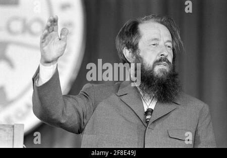 Aleksandr Solzhenitsyn (1918-2008), Russian Novelist and Writer, speaking at a meeting of the AFL-CIO, Marion S. Trikosko, June 1975 Stock Photo