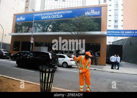 Sao Paulo, Sao Paulo, Brasil. 13th Apr, 2021. (INT) Governor of Sao Paulo inaugurates a field hospital in Sao Paulo. April 13, 2021, Sao Paulo, Brazil: Governor of Sao Paulo, Joao Doria, inaugurates Hospital de Campanha Santa Cecilia, Sao Paulo. With this opening, it will be the 12th field hospital taking care of Covid-19 patients during the second wave of the pandemic. Credit: Adeleke Antony Fote/Thenews2 Credit: Adeleke Anthony Fote/TheNEWS2/ZUMA Wire/Alamy Live News Stock Photo