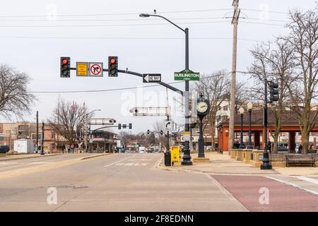 Chicago, Illinois - March 12, 2021: Street Intersection Located in Downers Grove Chicago. Stock Photo