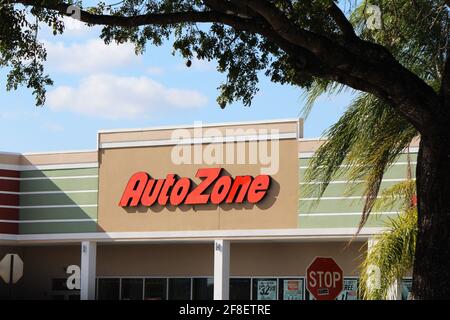Auto Zone parts store Stock Photo - Alamy