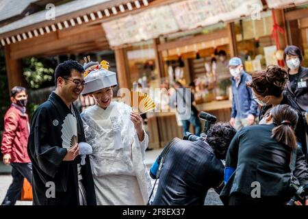 APRIL 14, 2021 - A couple poses for wedding photographs at Atsuta Jingu, a major shrine in Nagoya, Aichi Prefecture, Japan. The government of Aichi prefecture plans to ask the central Japanese government for quasi-emergency measures to be implemented, as the prefecture is experiencing a spike in the number of daily new coronavirus cases. With 100 days to go until the Olympics, regions around the country are seeing an uptick in Covid-19 cases. Credit: Ben Weller/AFLO/Alamy Live News Stock Photo