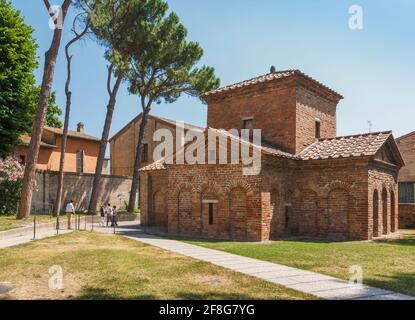 Ravenna, Ravenna Province, Italy.  Exterior of the 5th century mausoleum, Mausoleo di Galla Placidia.  The Mausoleum is part of Ravenna's UNESCO World Stock Photo