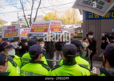 Protest against Japan's decision to release water from Fukushima, Apr 13, 2021 : A South Korean activist (R) throws a letter of protest (top R) toward the Japanese Embassy in Seoul as the policemen block activists during a protest against the Japanese government's decision to discharge radioactive water from Fukushima Daiichi Nuclear Power Plant in Japan, in front of the embassy in Seoul, South Korea. Korean characters on signs read,'You should never discharge contaminated water from Fukushima!' (L) and 'We condemn Japanese Prime Minister Yoshihide Suga!' (4th L). (Photo by Lee Jae-Won/AFLO) ( Stock Photo