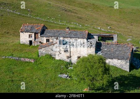 Abandoned alpine stone cottages, Vanoise National Park, Savoie (73), Auvergne-Rhone-Alpes region, France Stock Photo