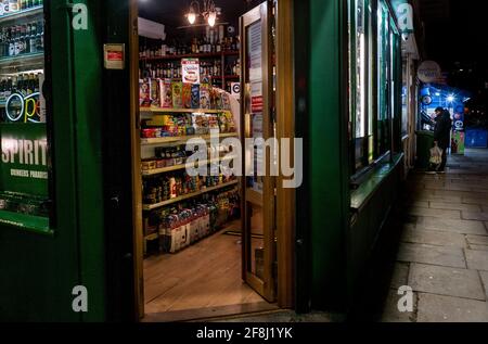 Corner Store England Rundown traditional corner shop, newsagent and convenience store at night ...