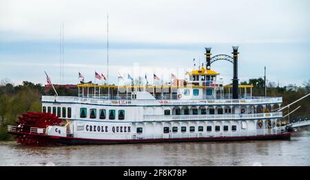 Luxurious Creole Queen riverboat on the Mississippi River at New Orleans, Louisiana, USA.  880 passengers capacity, 3 dining rooms, jazz and history. Stock Photo
