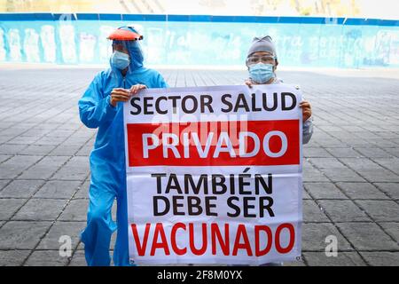 Mexico, Mexico. 13th Apr, 2021. Health workers hold a banner for the lack of vaccination against Covid-19 in the private medical sector in Mexico City.While the federal government ensures that 90% of health personnel have already been vaccinated with at least the first dose, several associations of private doctors claim that they have been relegated even being on the front line of combat. (Photo by Guillermo Diaz/SOPA Images/Sipa USA) Credit: Sipa USA/Alamy Live News Stock Photo